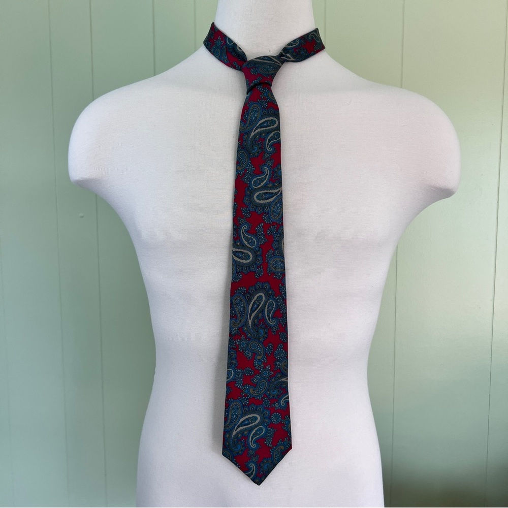 Geoffrey Beene Red Blue and Tan Paisley Neck Tie